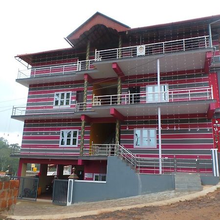 Iroomz Sri Vinayaka Comfort Virajpet Exterior photo