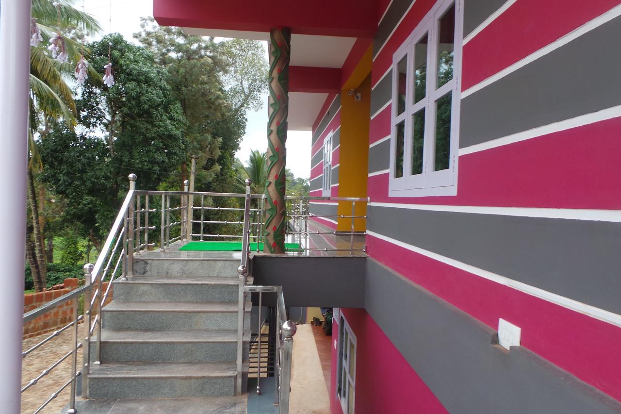 Iroomz Sri Vinayaka Comfort Virajpet Exterior photo