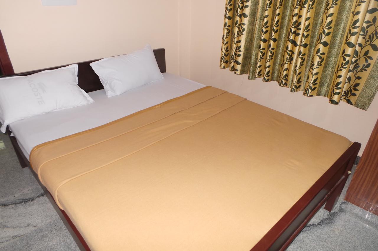 Iroomz Sri Vinayaka Comfort Virajpet Exterior photo